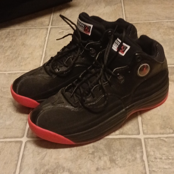 Men's Black and Red Nike Air Jordan Jumpman Team 1 Basketball Sneakers Size 11.5 - Picture 2 of 9
